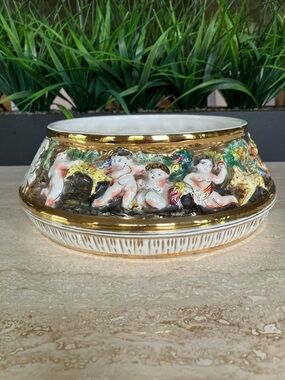 Capodimonte Porcelain Cherub Centerpiece Bowl with Gold Metallic  Trim